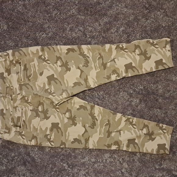 Camo i Jean's by Buffalo size 34 ankle grazer - Picture 8 of 8
